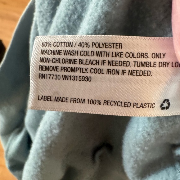 CALI sweatshirt. Fits right at waist. Oversized, super comfy - Picture 3 of 4